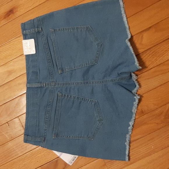 Shorts - Picture 4 of 6